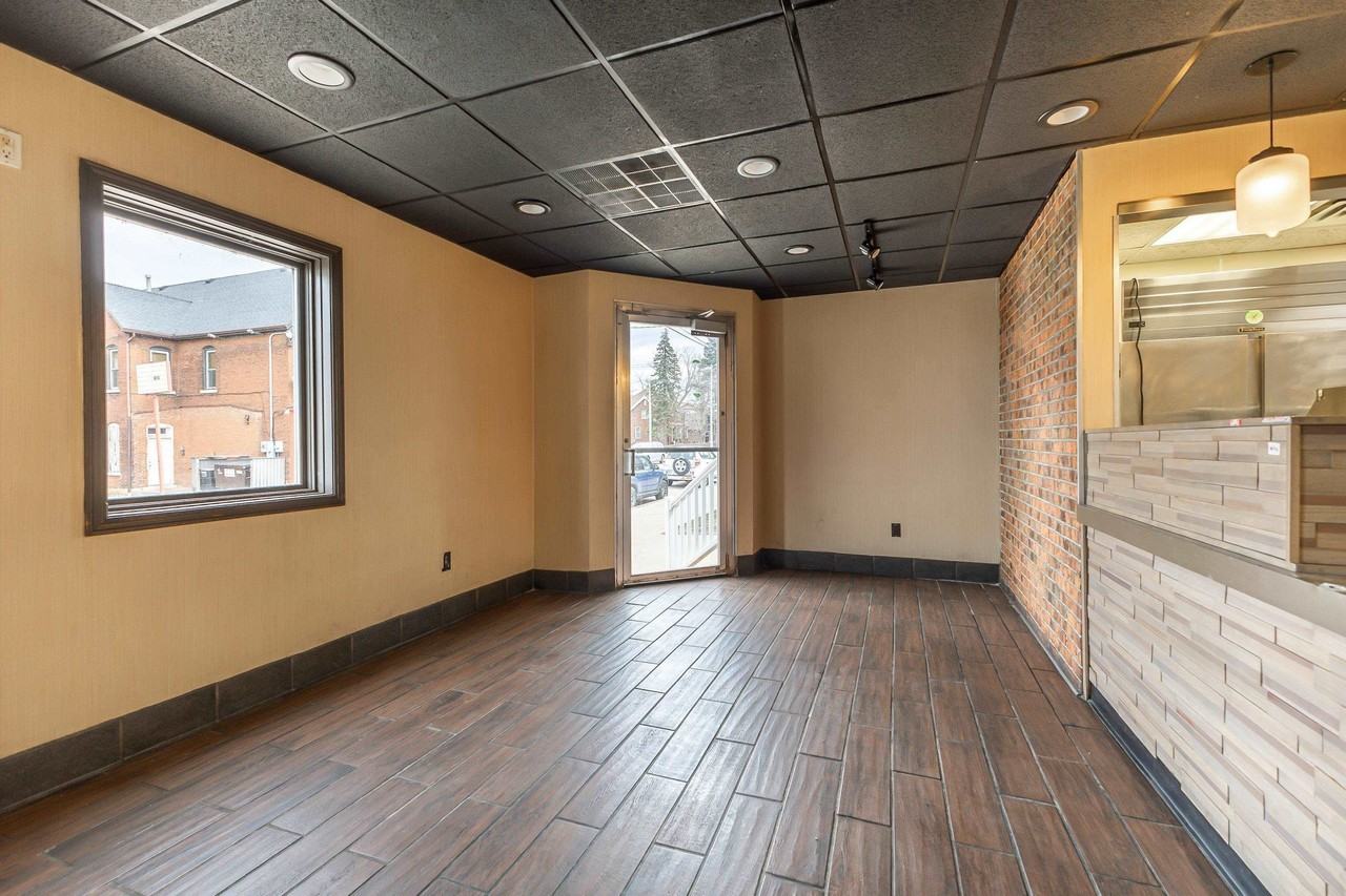 1098 University Ave - Photo 4 of 26