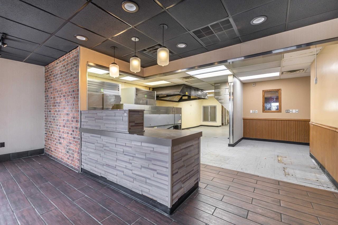 1098 University Ave - Photo 6 of 26