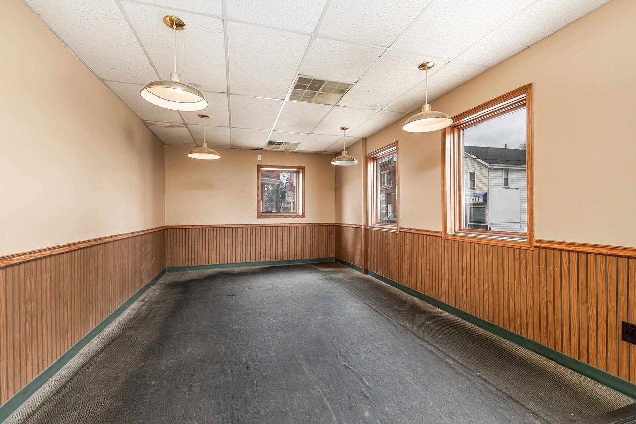 1098 University Ave - Photo 7 of 26