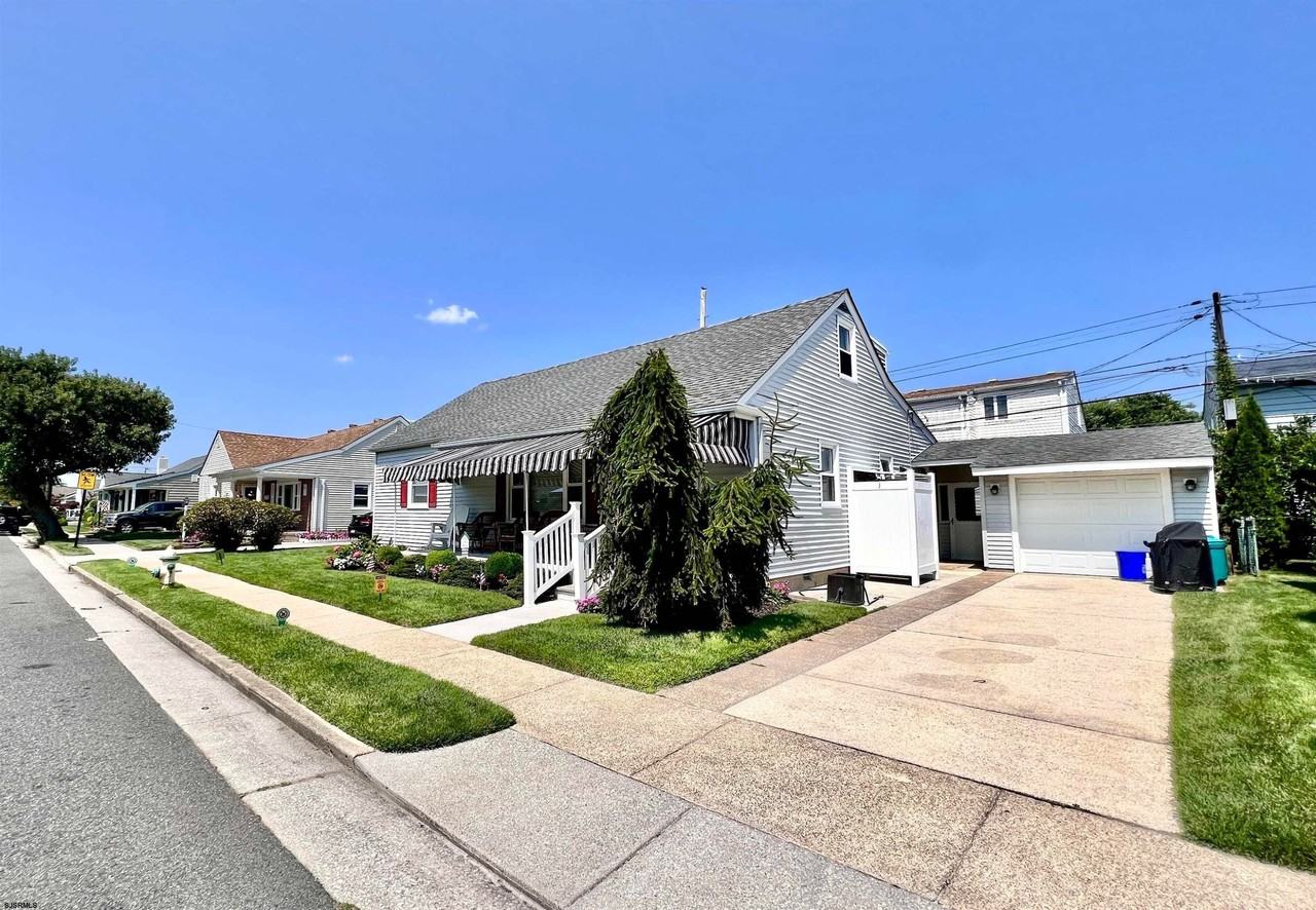 411 N Delavan Ave - Photo 3 of 28