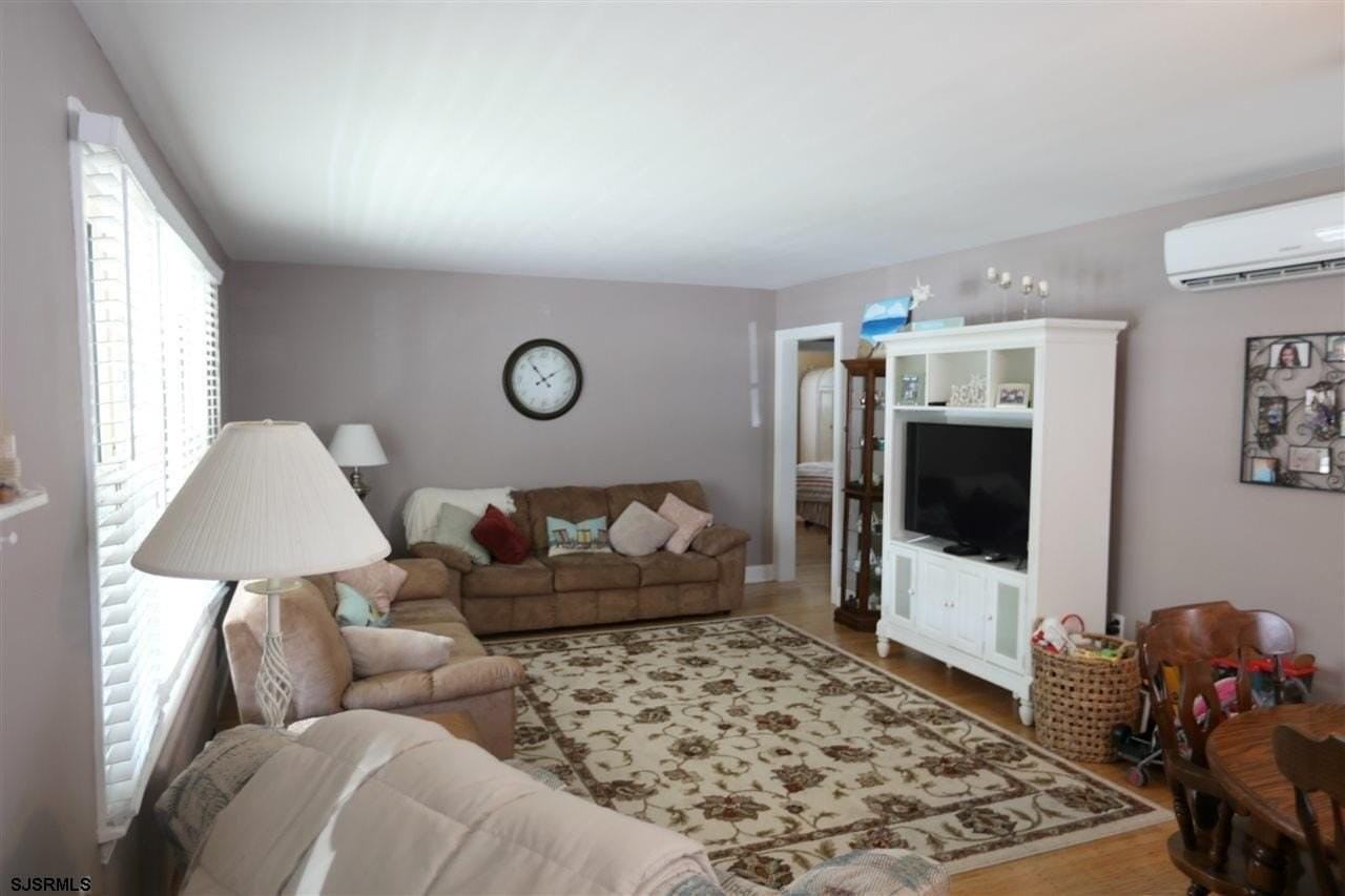 411 N Delavan Ave - Photo 6 of 28