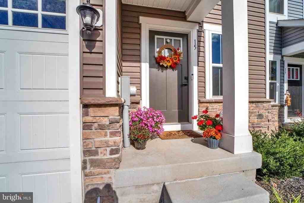 15 Pratt Ln - Photo 2 of 31