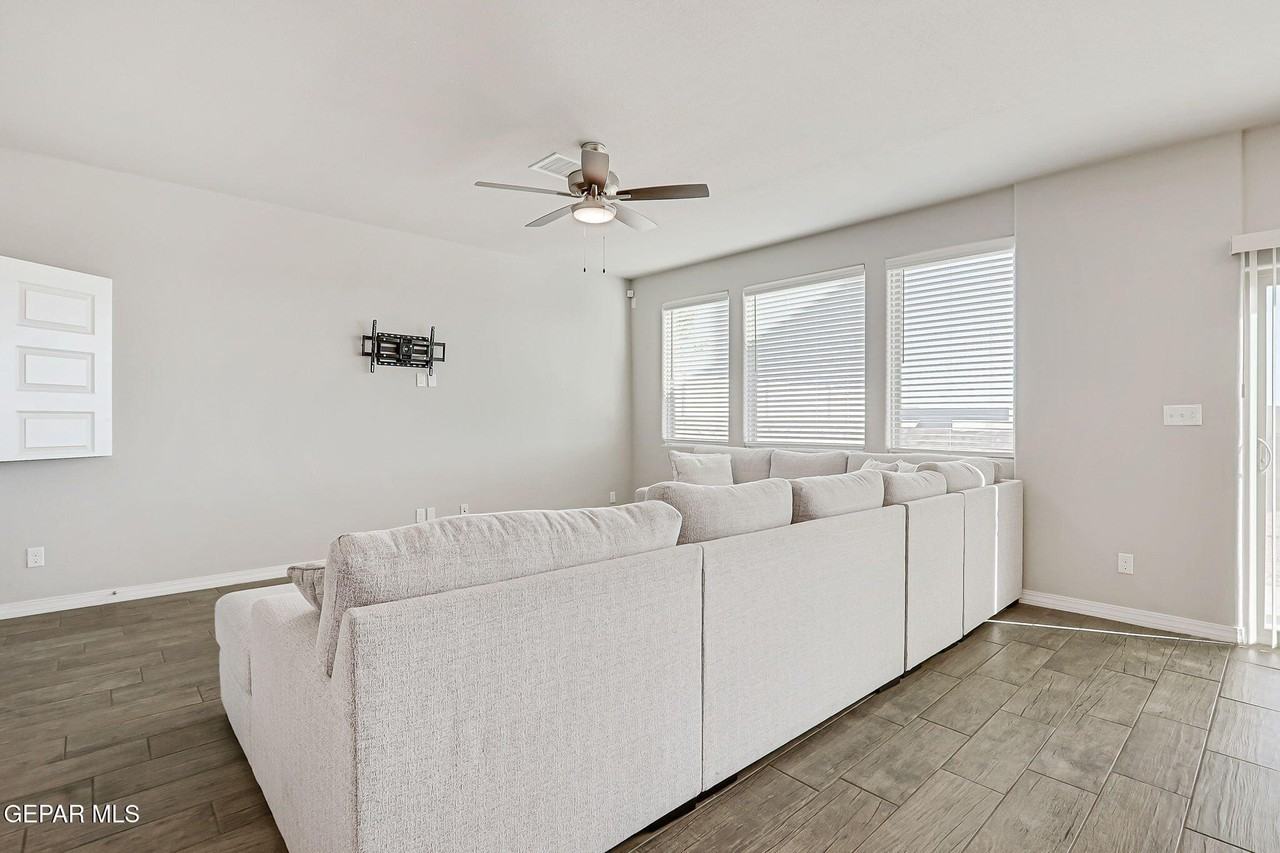 13130 Oakhampton Ave - Photo 4 of 50