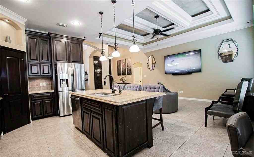 4901 W Tamarack Ave - Photo 4 of 21