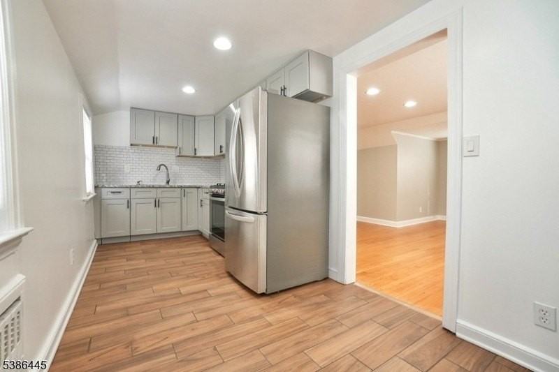 36 Derwent Ave 2nd Fl - Photo 3 of 17