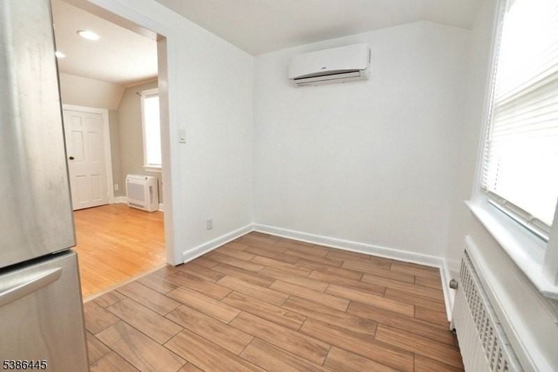 36 Derwent Ave 2nd Fl - Photo 5 of 17