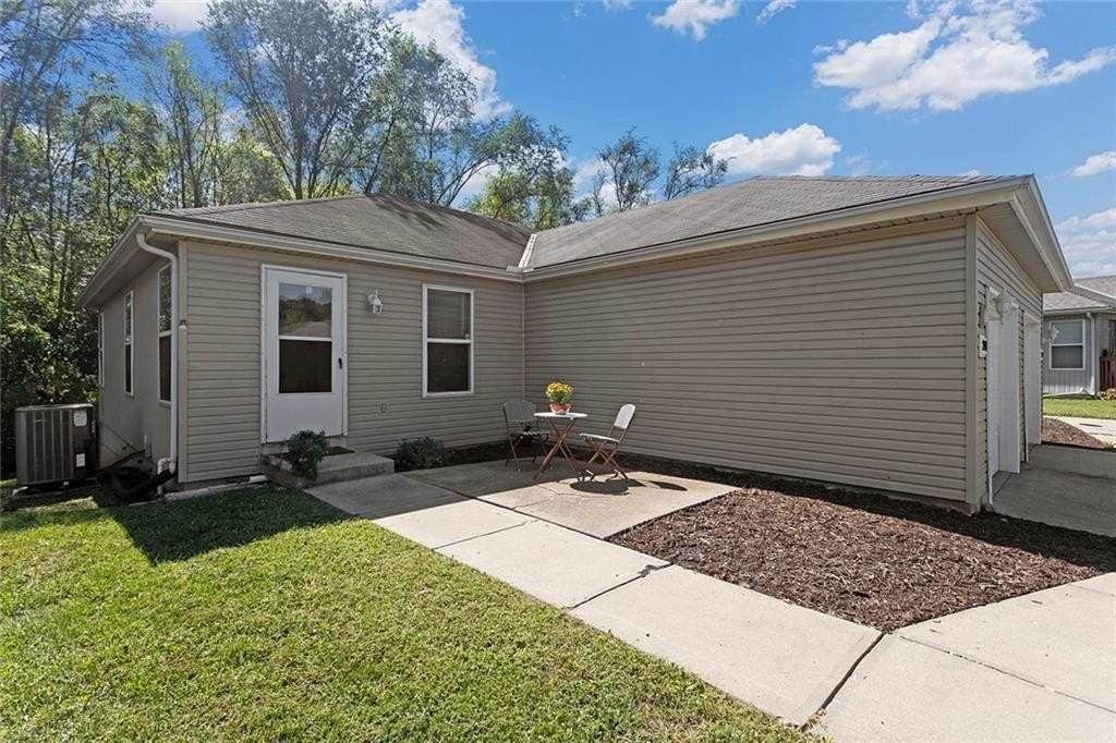 2900 Northwest Mill Place - Photo 2 of 17