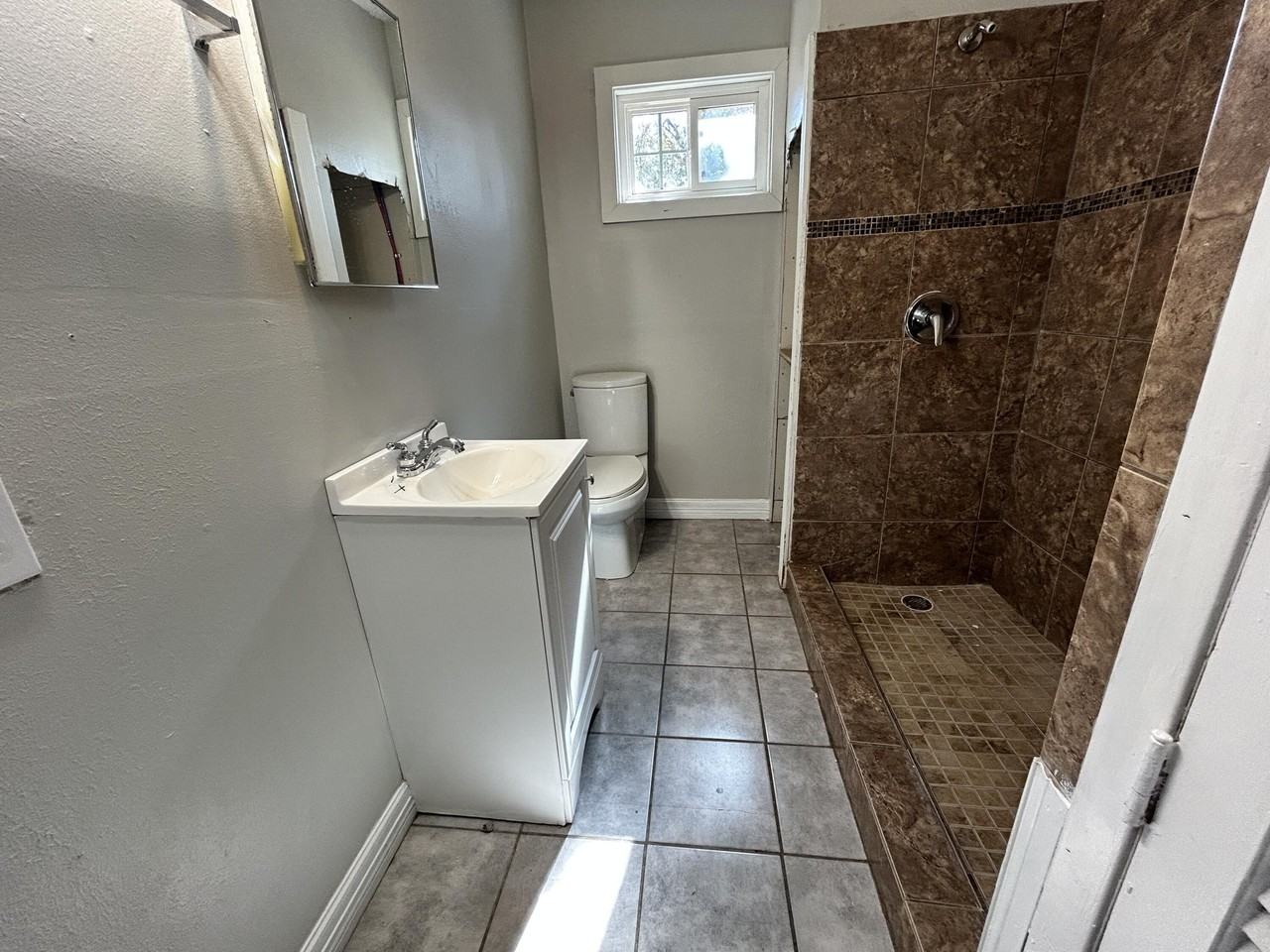 1313 25th St - Photo 6 of 9