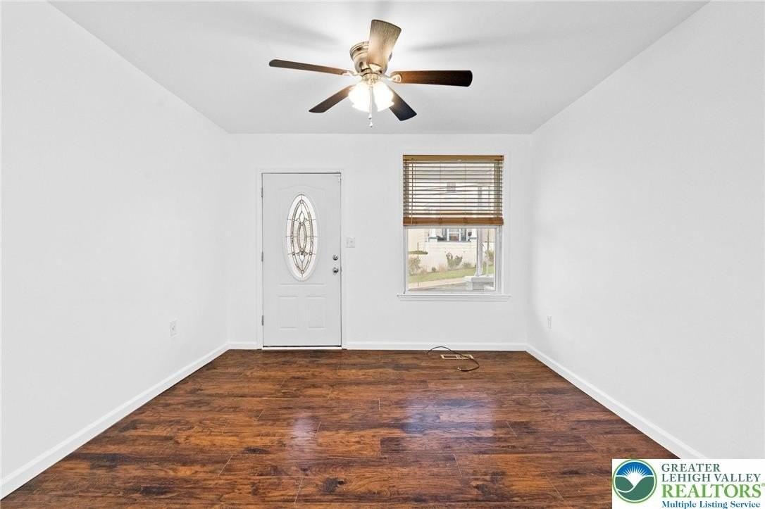 921 Ridge St - Photo 3 of 34