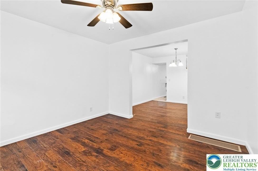 921 Ridge St - Photo 5 of 34