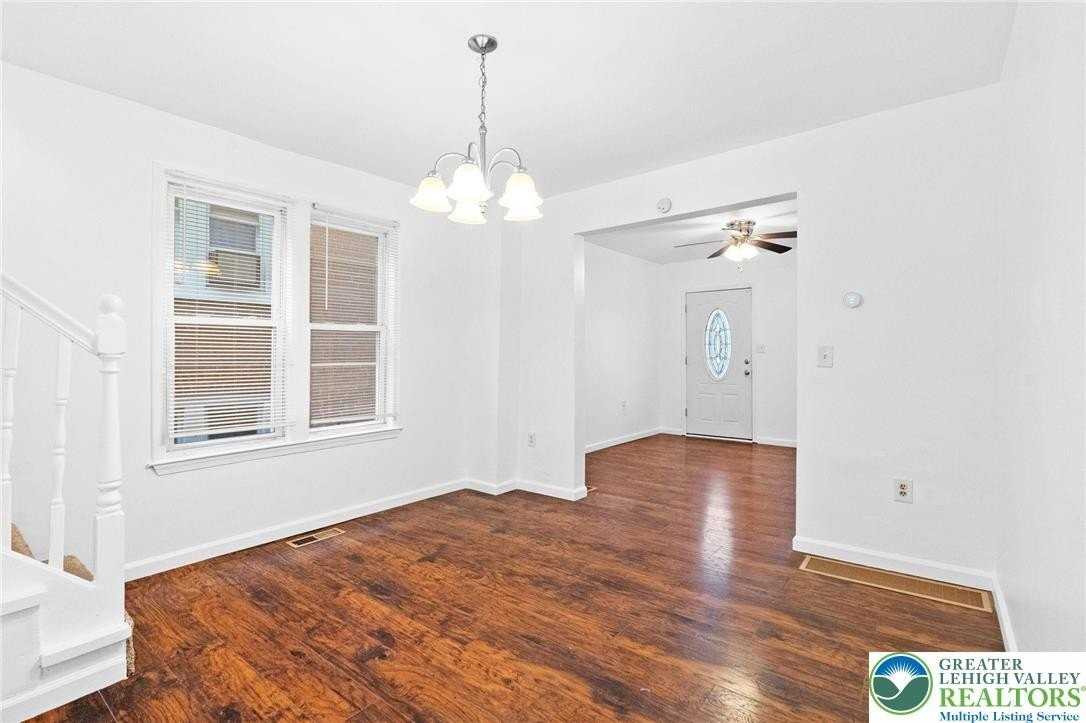 921 Ridge St - Photo 6 of 34