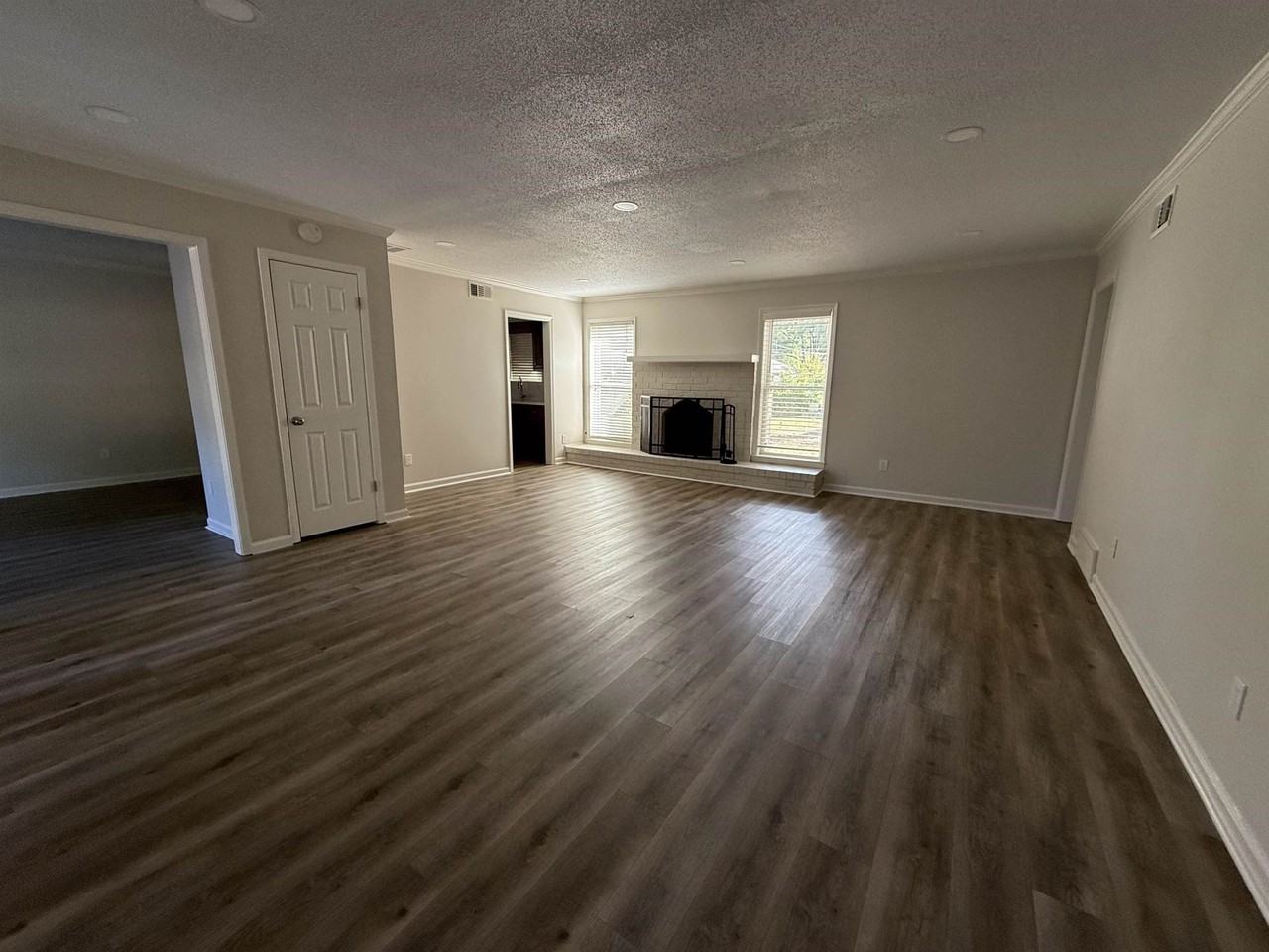 5701 Baird Dr - Photo 2 of 12