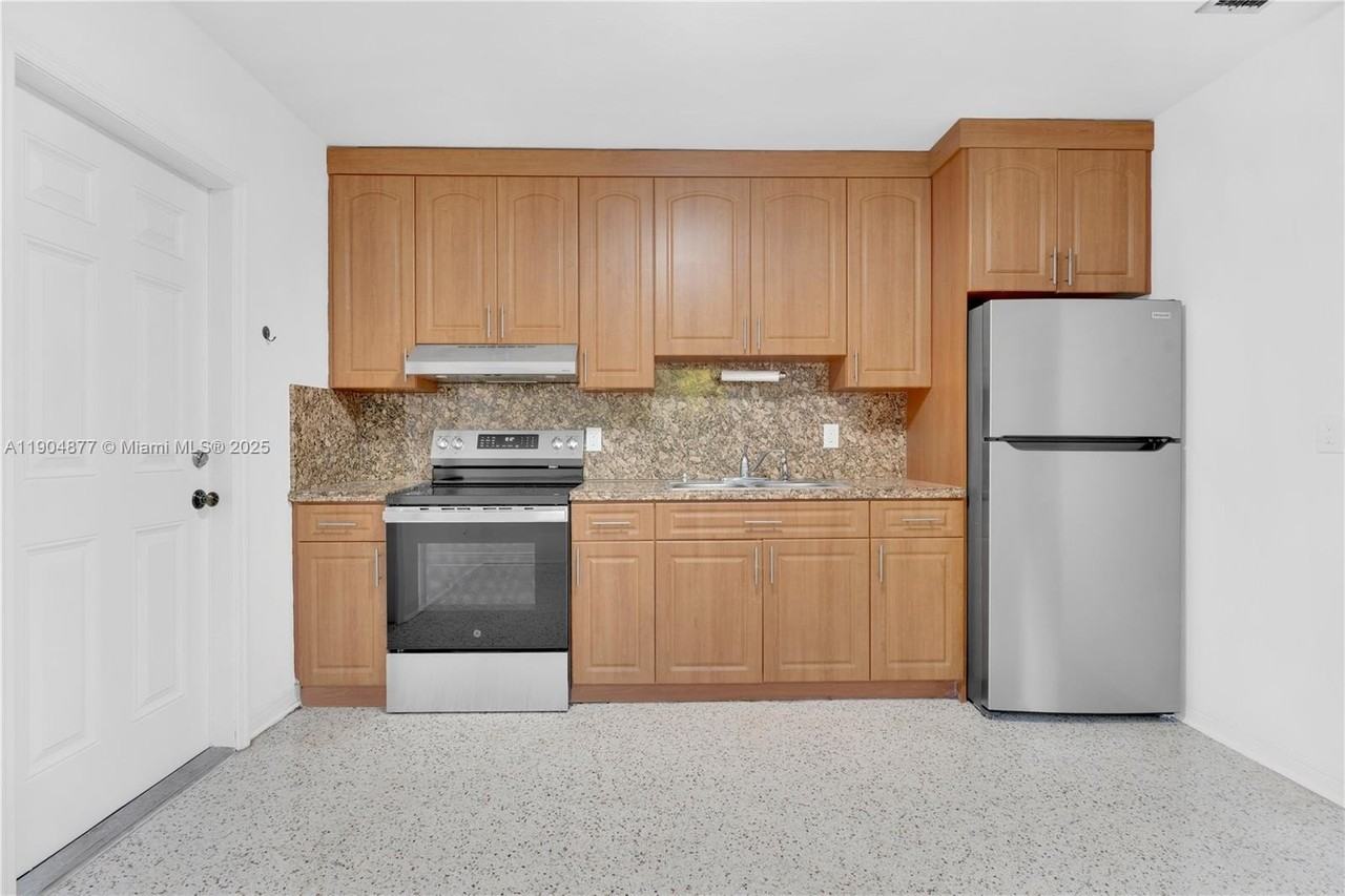 2931 Sw 39th Ave #0 - Photo 4 of 27