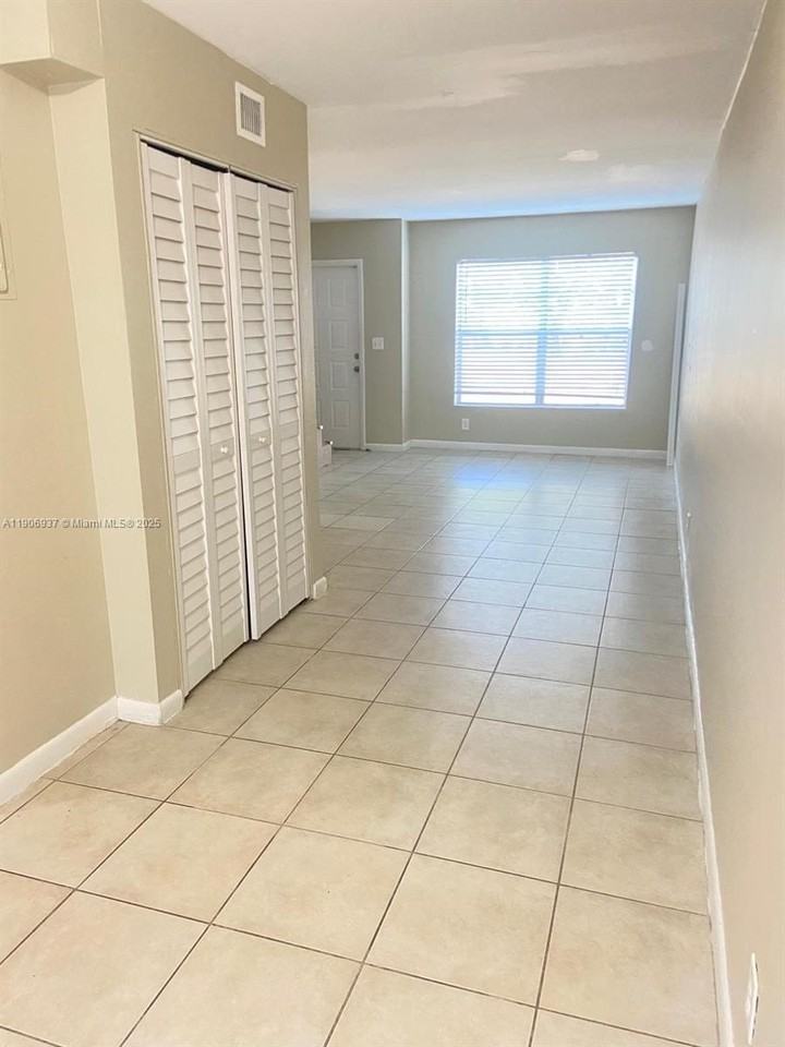 4668 Nw 9th Dr #4668 - Photo 5 of 19
