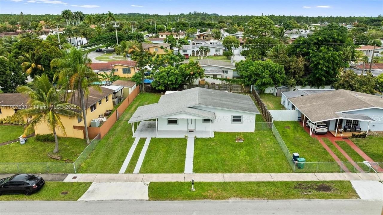 12625 Southwest 188th Street - Photo 4 of 29