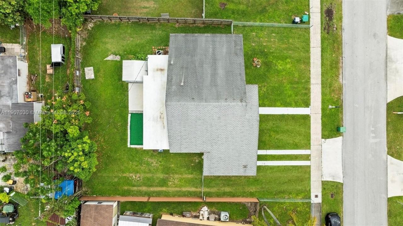 12625 Southwest 188th Street - Photo 5 of 29