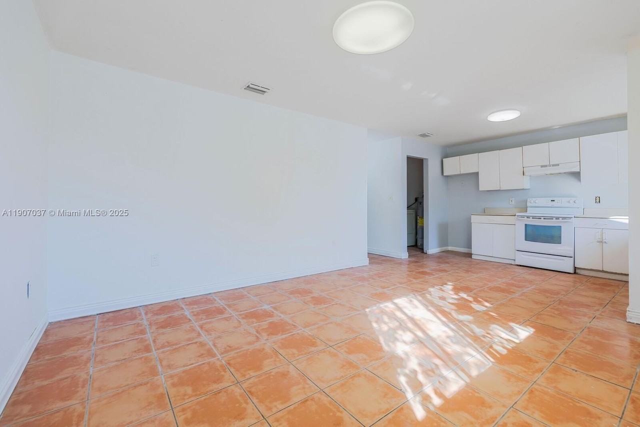 28147 Sw 142nd Ct - Photo 4 of 16