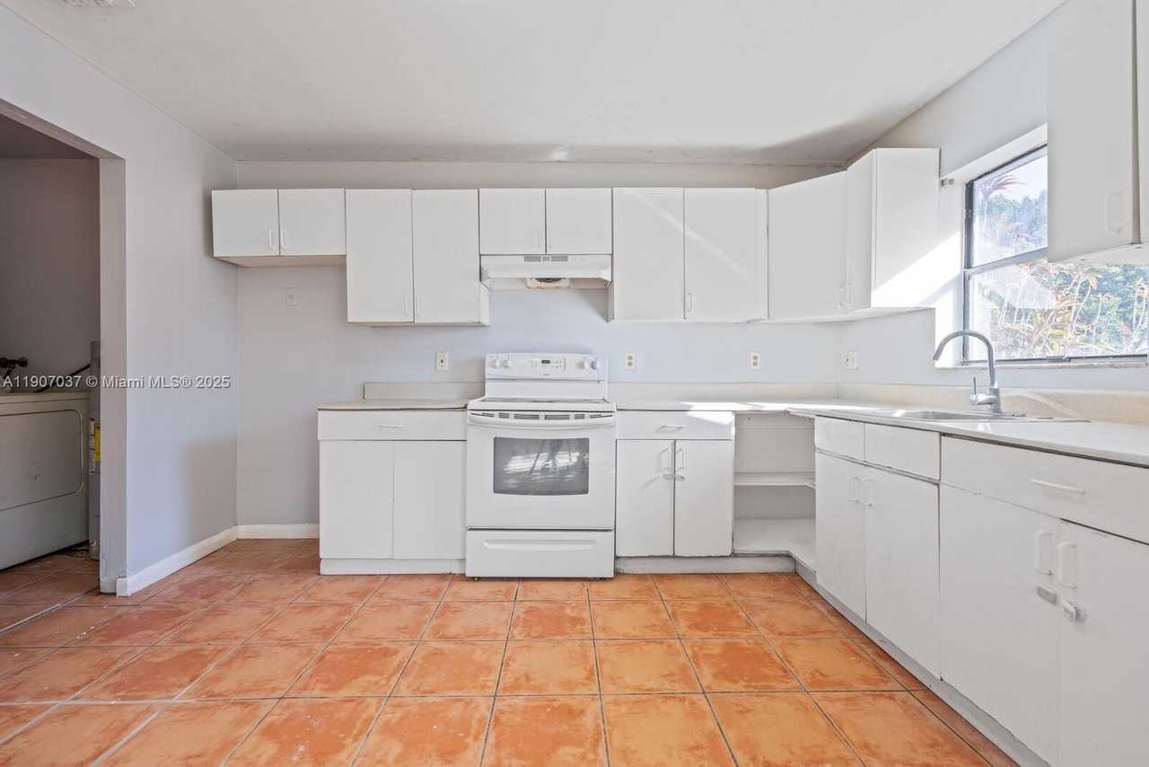 28147 Sw 142nd Ct - Photo 7 of 16