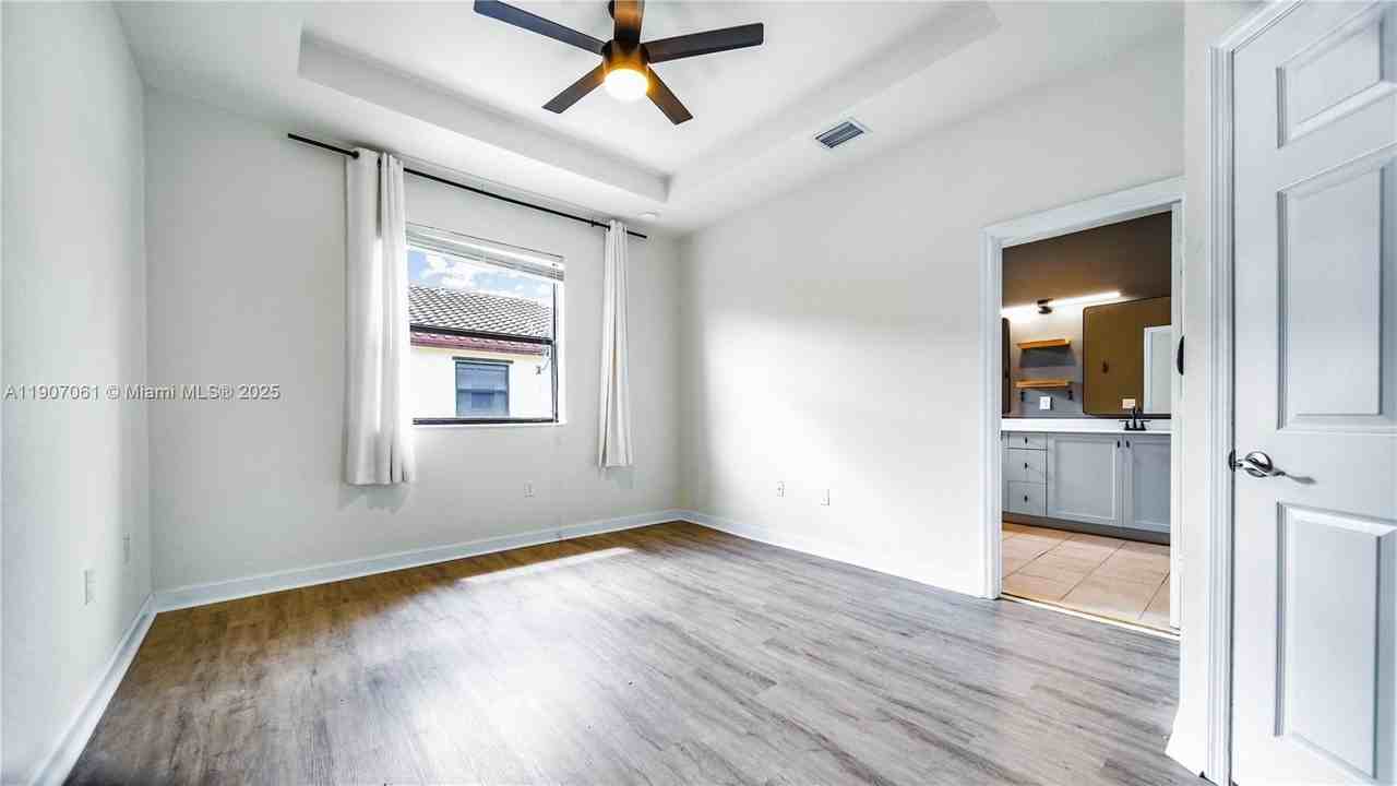 144 Se 34th Ave - Photo 3 of 22