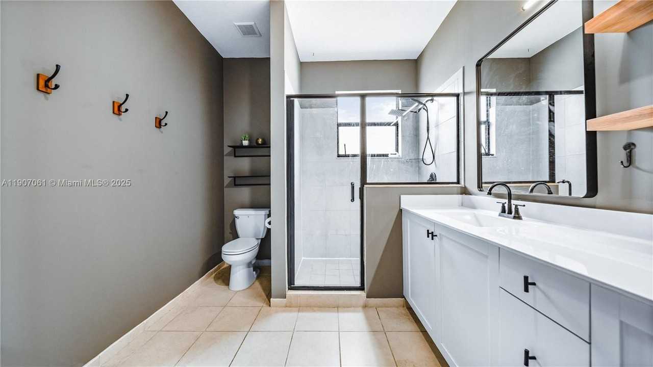 144 Se 34th Ave - Photo 5 of 22