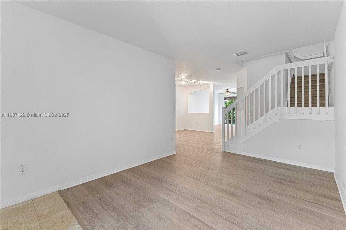 12482 Sw 122nd St - Photo 2 of 31