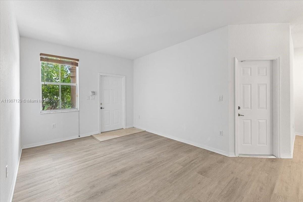 12482 Sw 122nd St - Photo 4 of 31