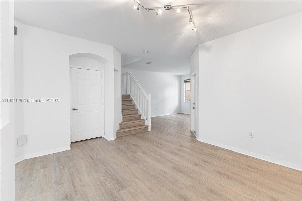 12482 Sw 122nd St - Photo 7 of 31