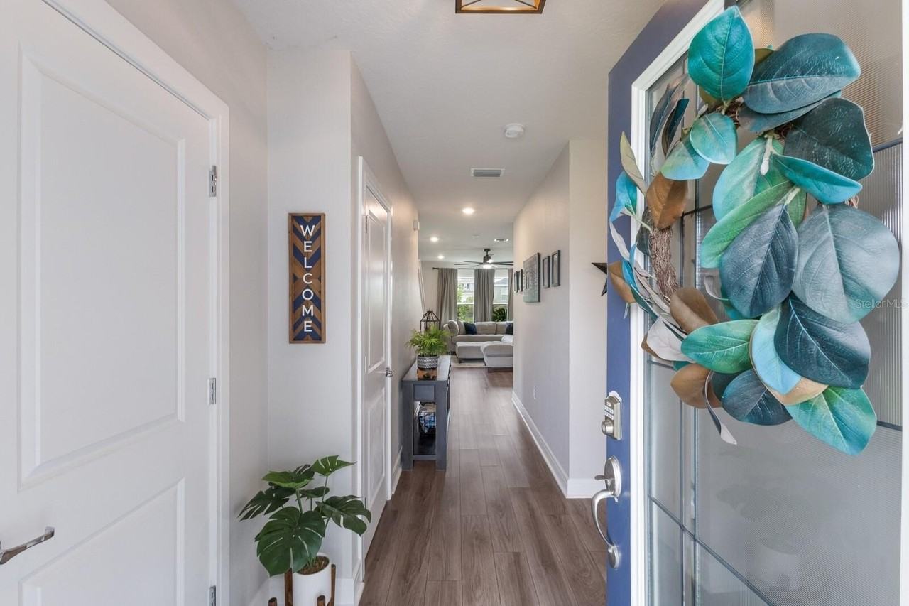 8985 Royal River Cir - Photo 3 of 50