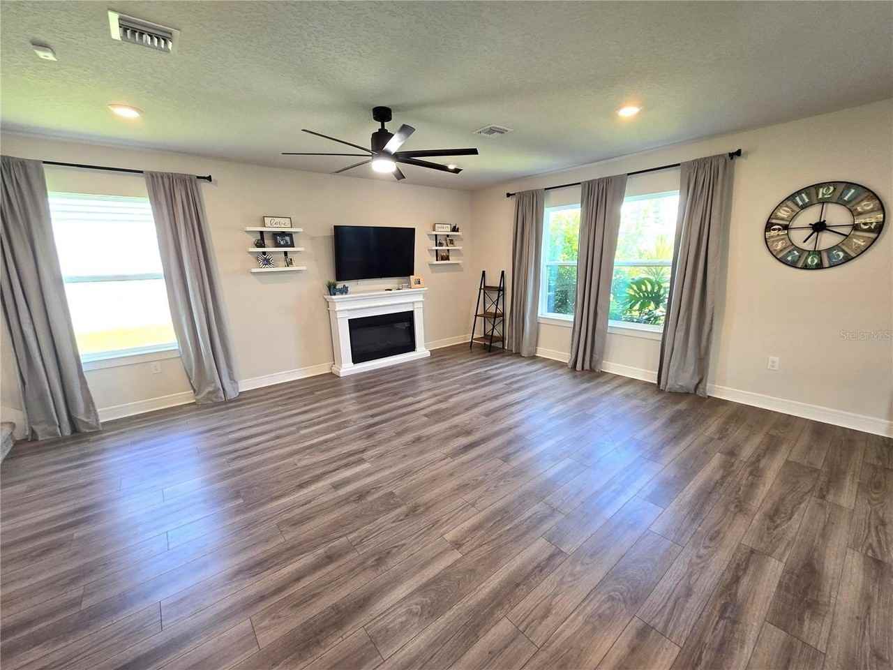 8985 Royal River Cir - Photo 7 of 50