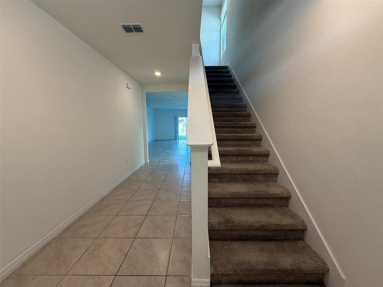 915 Waterfall Blvd - Photo 4 of 38