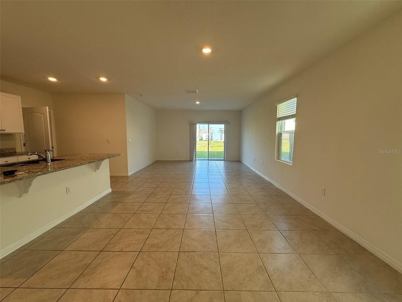 915 Waterfall Blvd - Photo 6 of 38