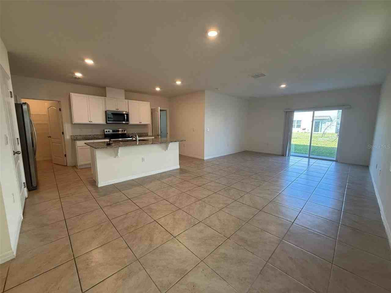 915 Waterfall Blvd - Photo 7 of 38