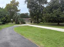 featured image of 3250 Se Lake Weir Ave