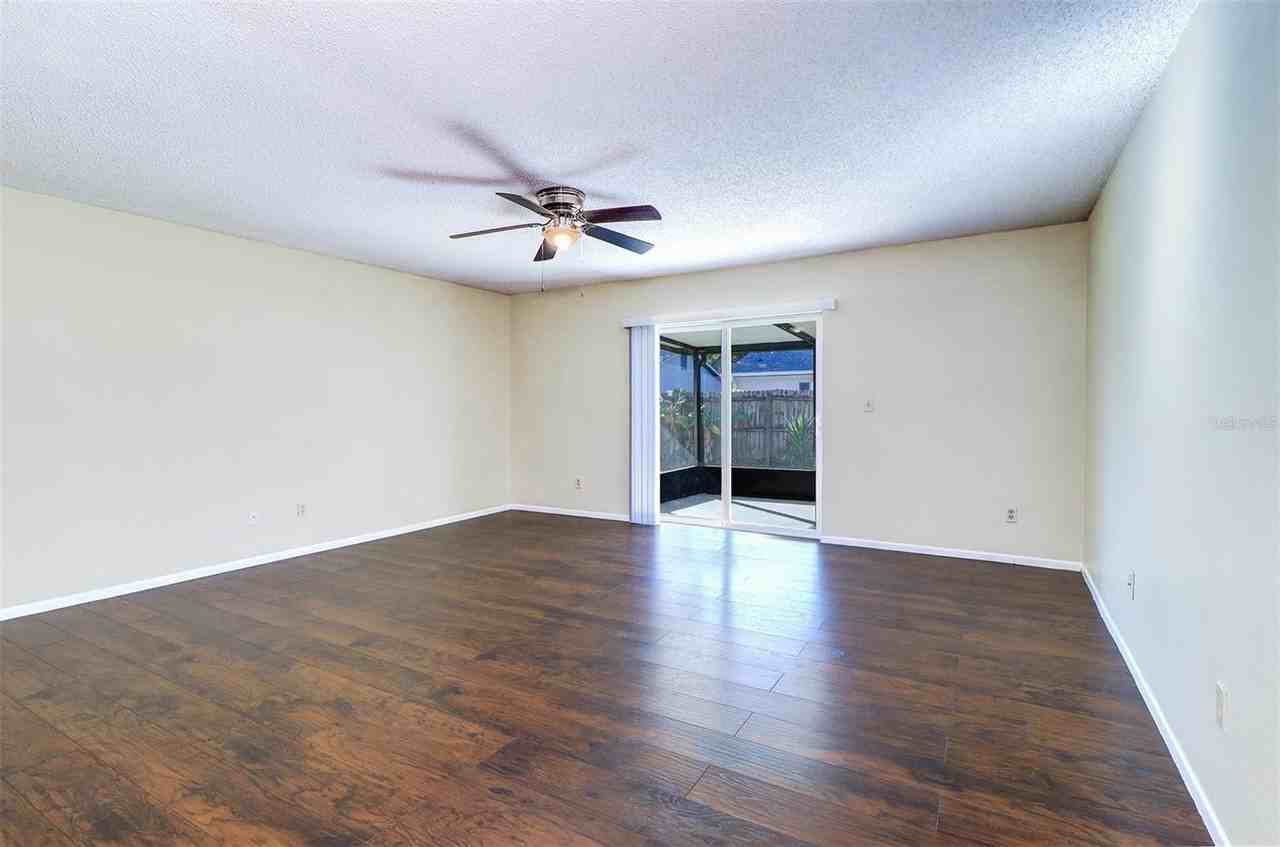 1915 Saginaw Court - Photo 3 of 24