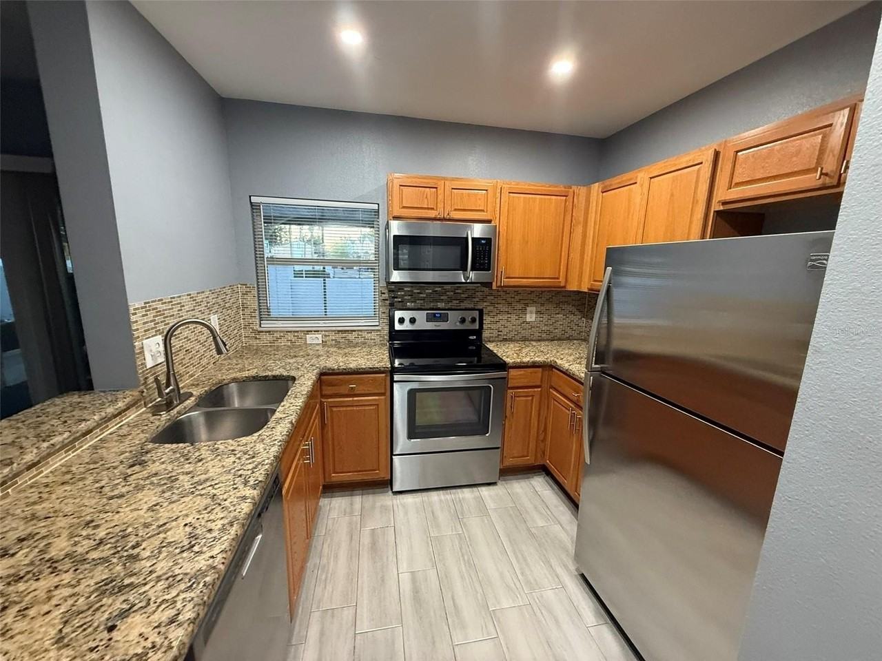 1325 Lyonshire Dr - Photo 3 of 20