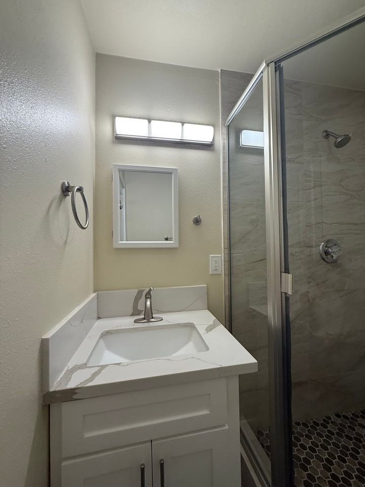 345 Stepney Street #14 - Photo 7 of 10