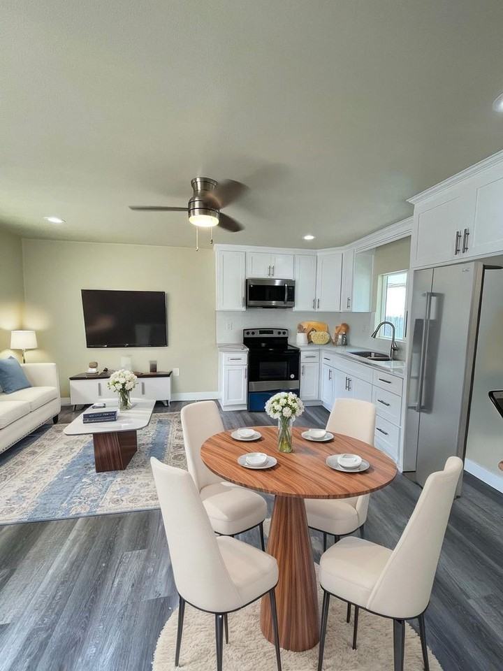 345 Stepney Street #14 - Photo 2 of 10