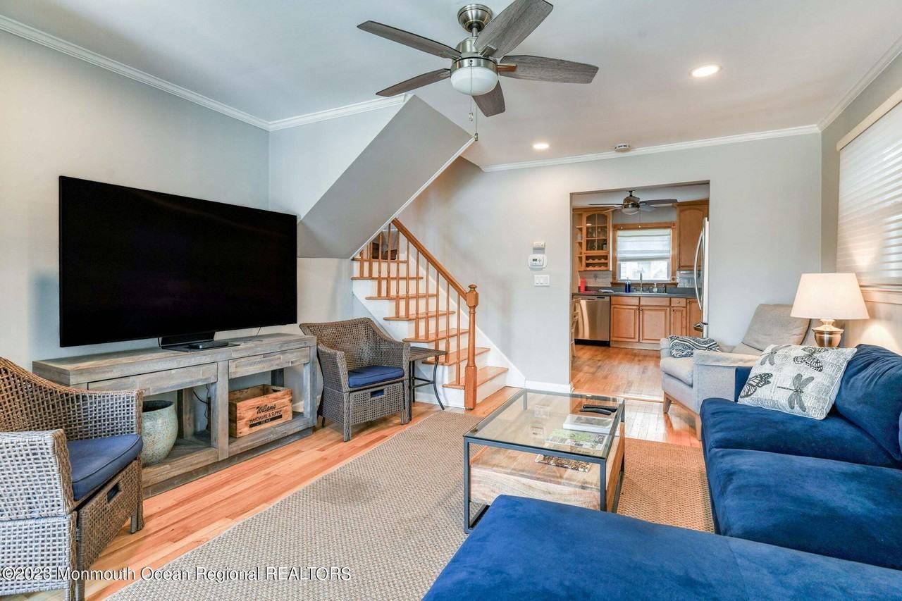 6 1/2 Embury Avenue - Photo 5 of 23