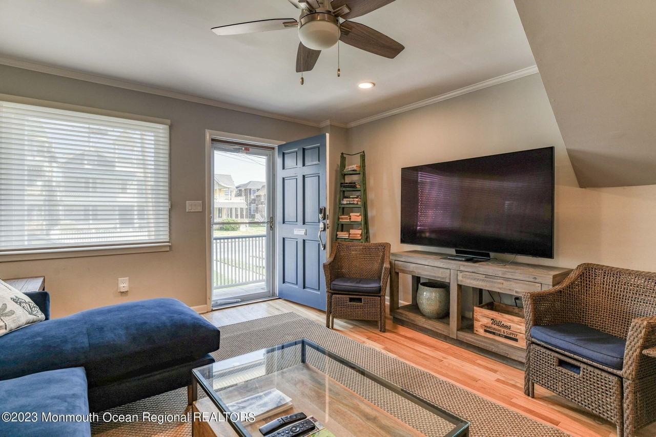 6 1/2 Embury Avenue - Photo 7 of 23