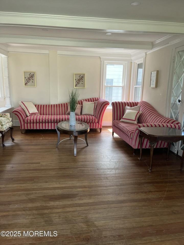 404 Lake Dr - Photo 4 of 8