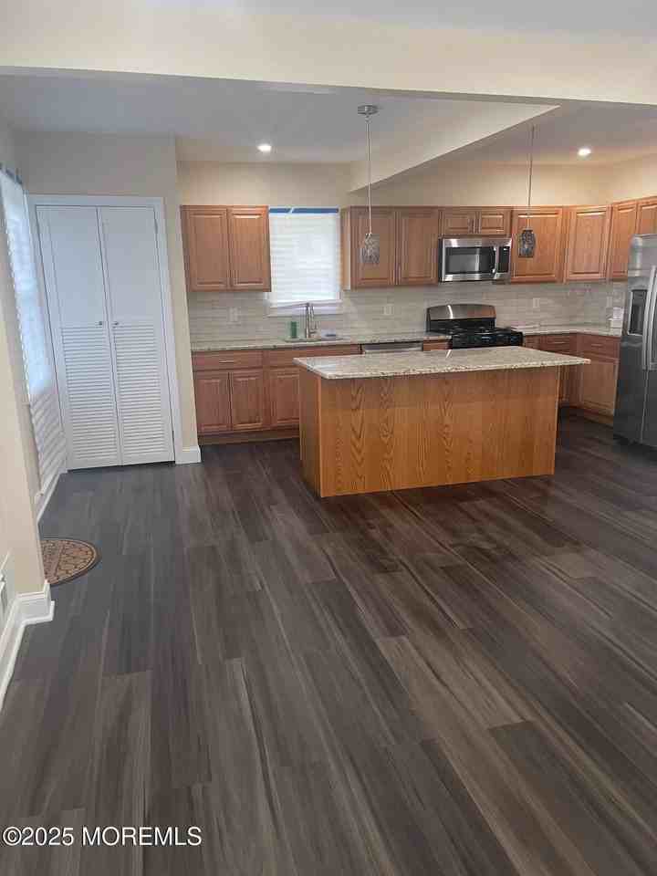 410 Ferry St - Photo 3 of 20