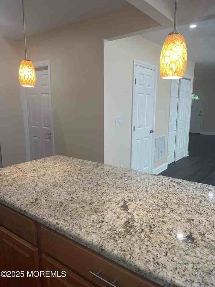 410 Ferry St - Photo 4 of 20