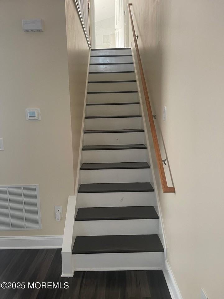 410 Ferry St - Photo 5 of 20