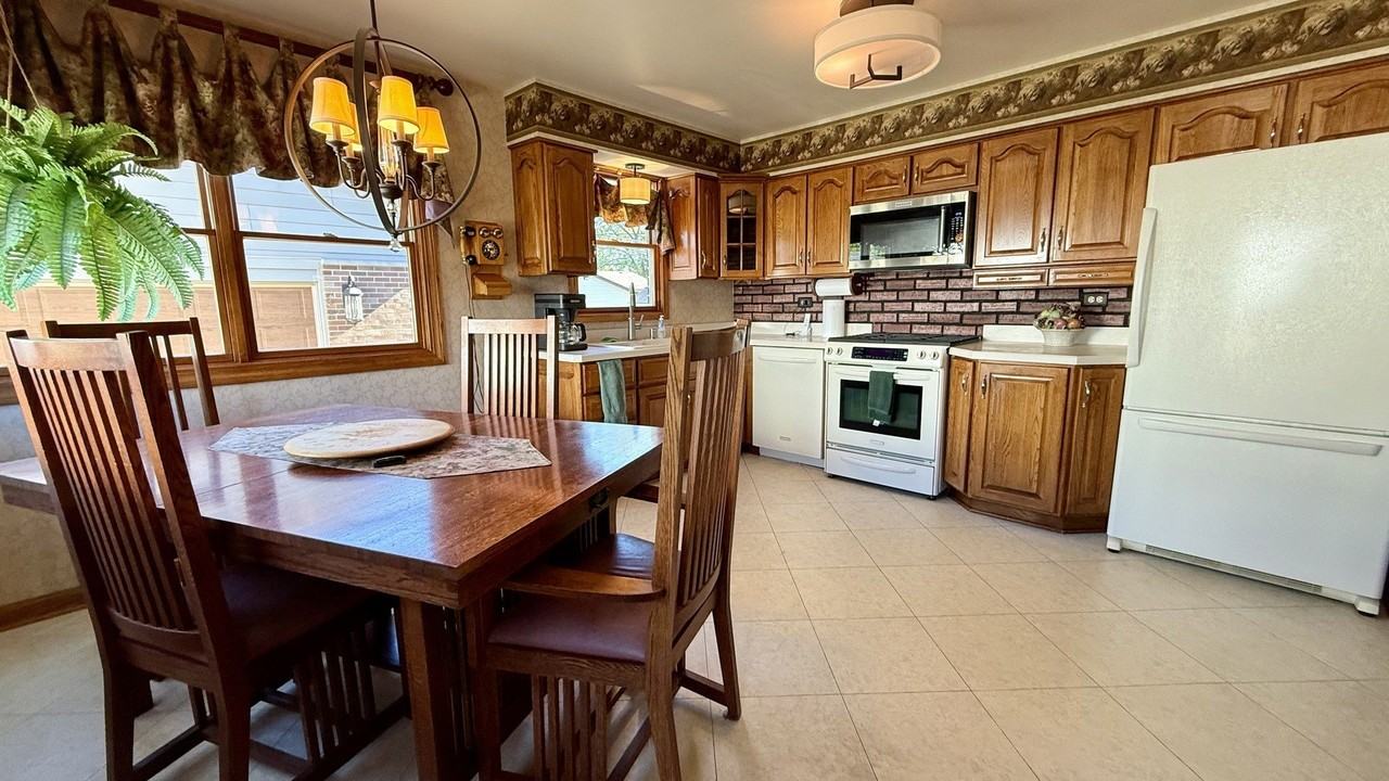 12913 Crestbrook Ct - Photo 3 of 19