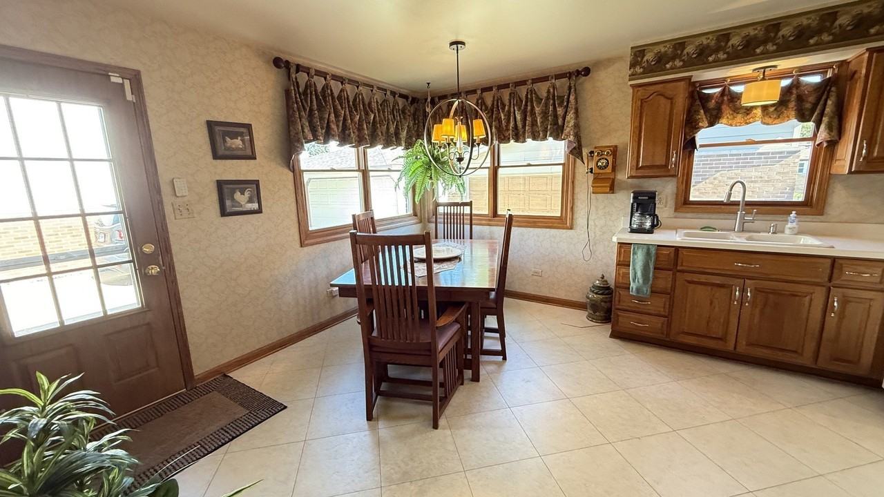 12913 Crestbrook Ct - Photo 4 of 19