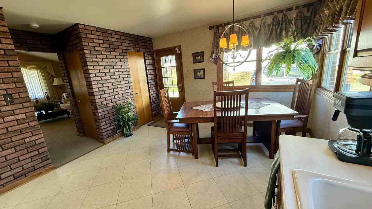 12913 Crestbrook Ct - Photo 5 of 19