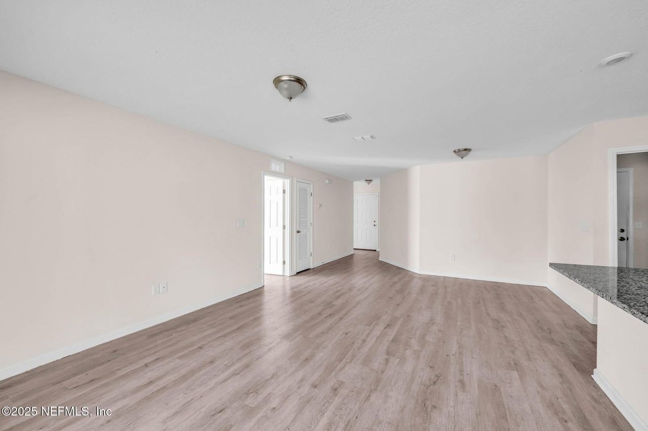 2603 Lowell Avenue - Photo 5 of 23