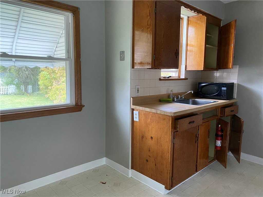 16312 Corkhill Rd - Photo 5 of 13