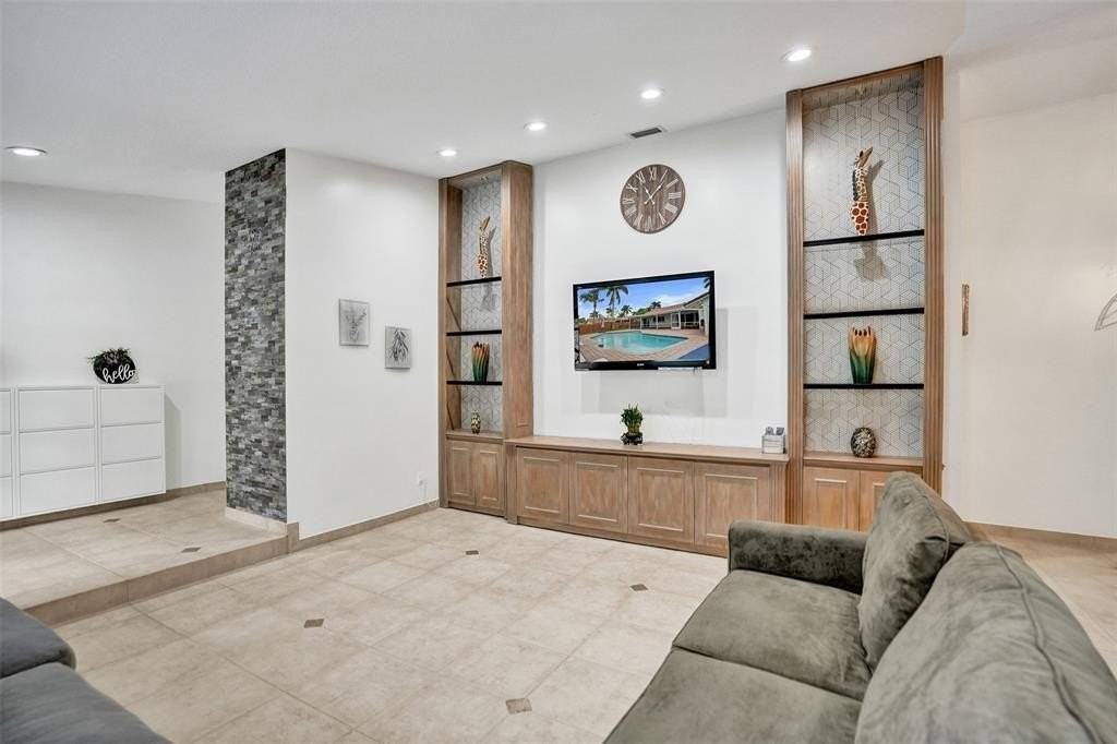 9540 Nw 13th St - Photo 5 of 39