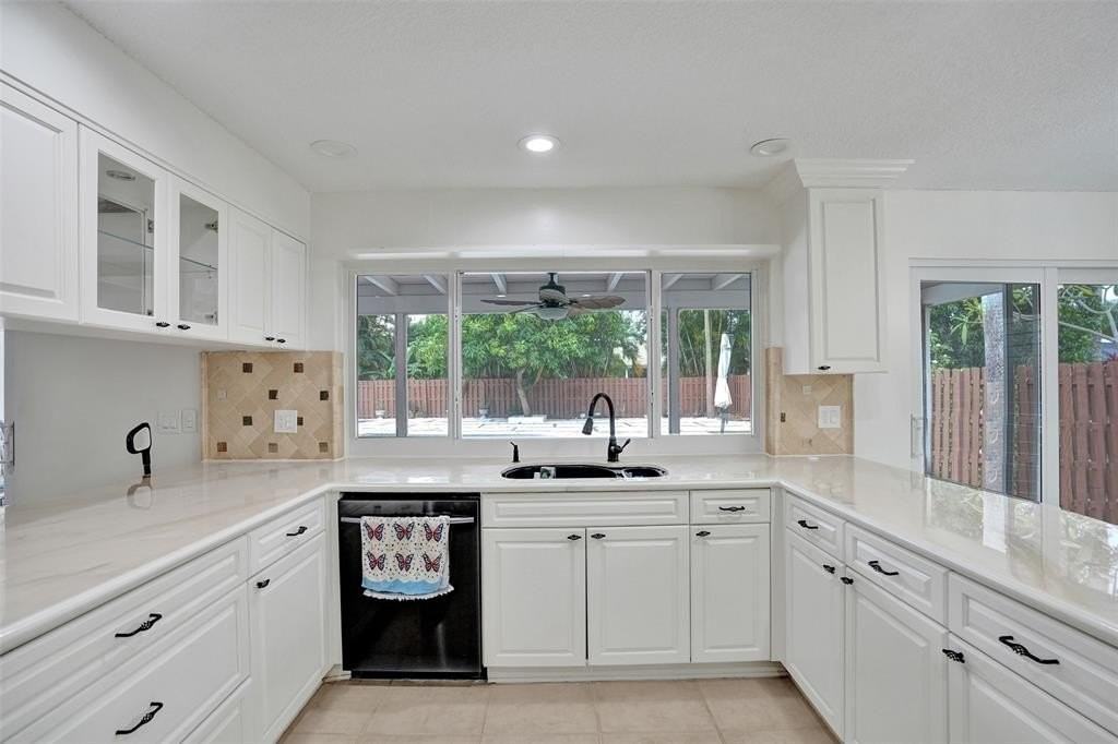 9540 Nw 13th St - Photo 7 of 39